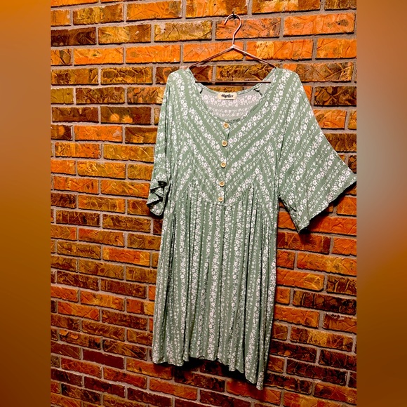 Floral Print Green Dress - Picture 1 of 2